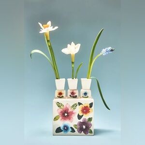 EUC Anthropologie Francesca Kaye Chimney Vase